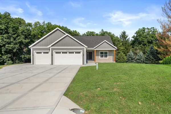 W332N4518 GRACE CT