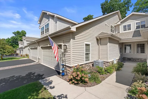 572 CEDAR BLUFFS WAY