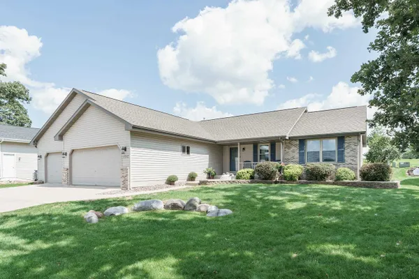 4562 PARKWOOD DR