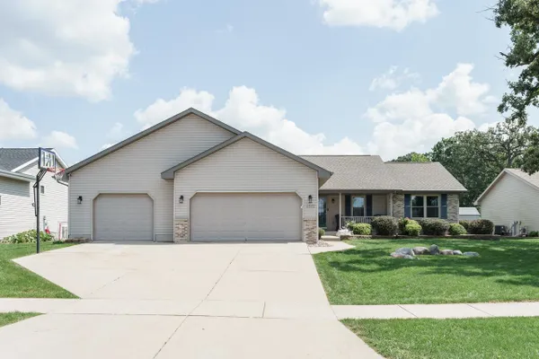 4562 PARKWOOD DR