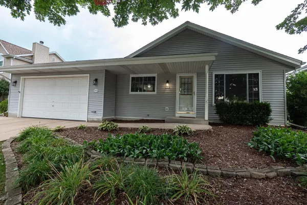 2405 N UNIVERSITY DR