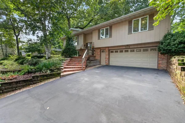 514 VALLEY RD