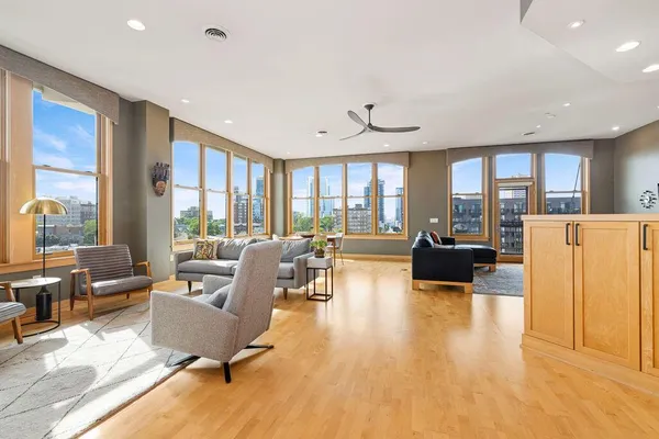 1325 N VAN BUREN ST 601