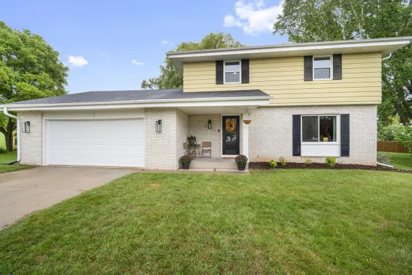 1324 W PORTVIEW DR