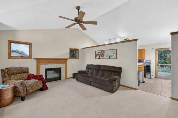5904 RED OAK TRL