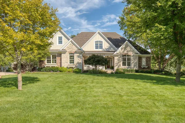 2120 CARRIAGE HILLS DR