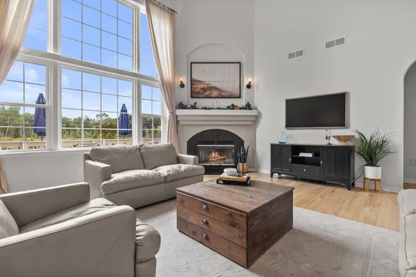 289 LAKERIDGE DR