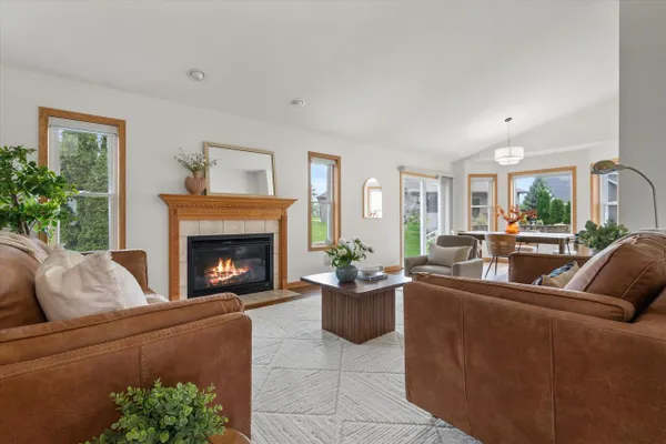 6413 MERGANSER DR