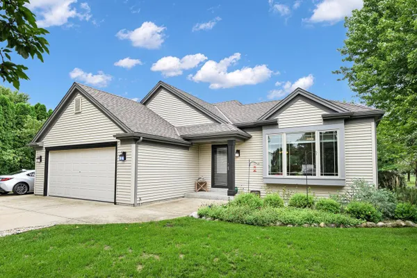 302 HAWTHORNE DR