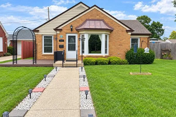 700 KINGSTON AVE