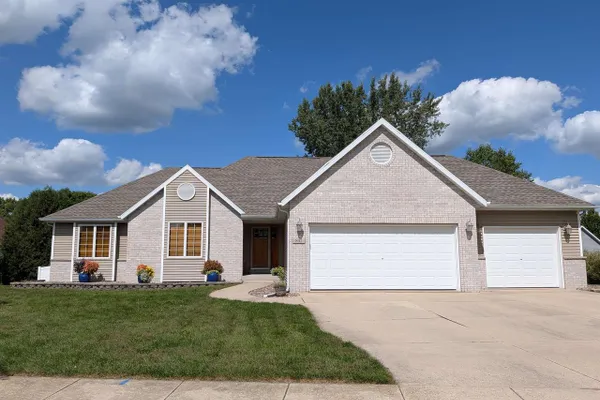 802 CHICKADEE DR