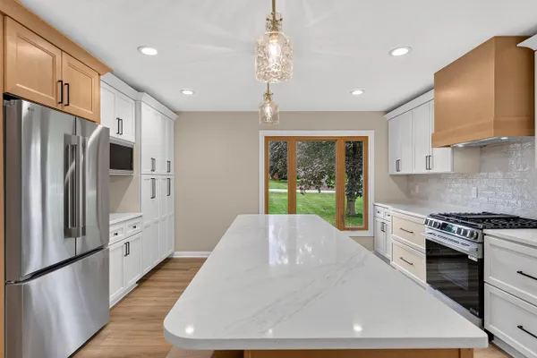 8153 W HOLLY RD