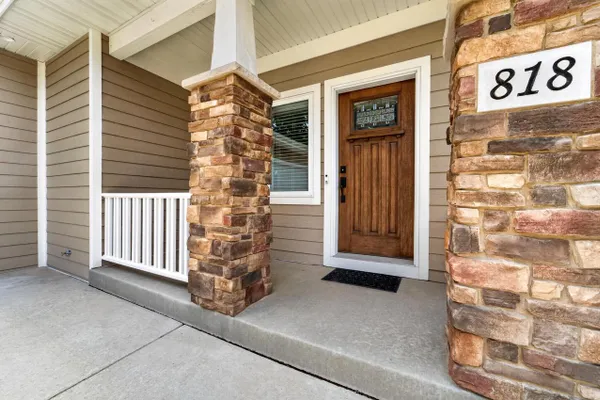 818 PINE HILL DR