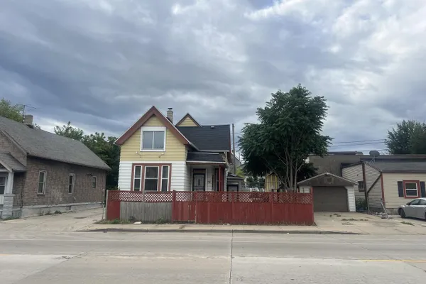 1023 W GREENFIELD AVE