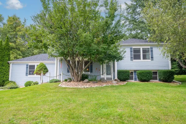 N51W27864 N COURTLAND CIR