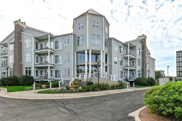 35 HARBORVIEW DR 112