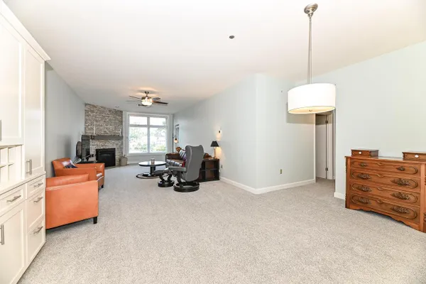 35 HARBORVIEW DR 112