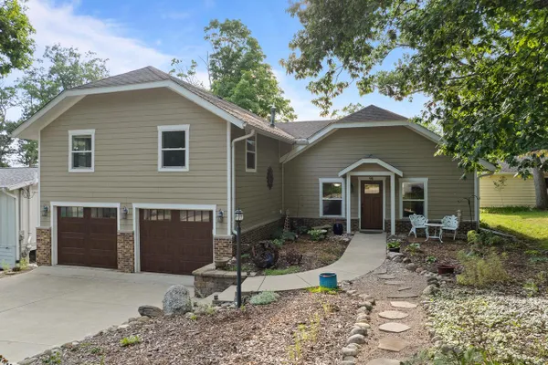 98 LINCOLN PKWY