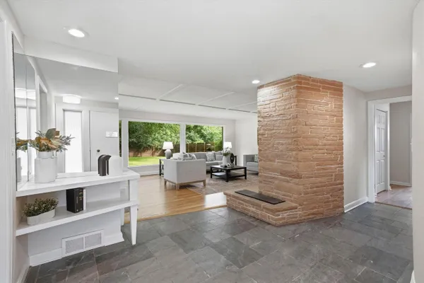 9210 N PELHAM PKWY