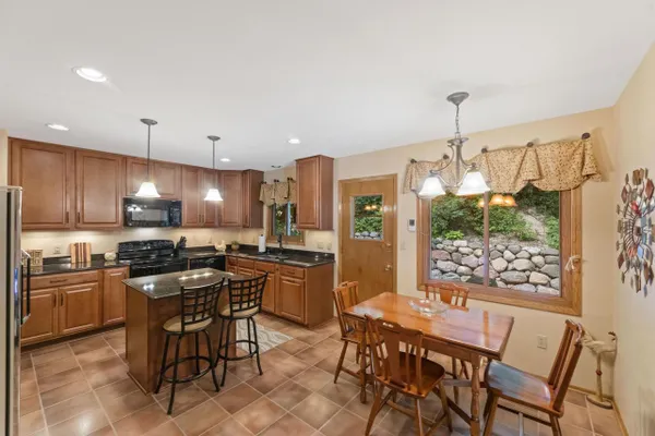 904 LYNNE CT