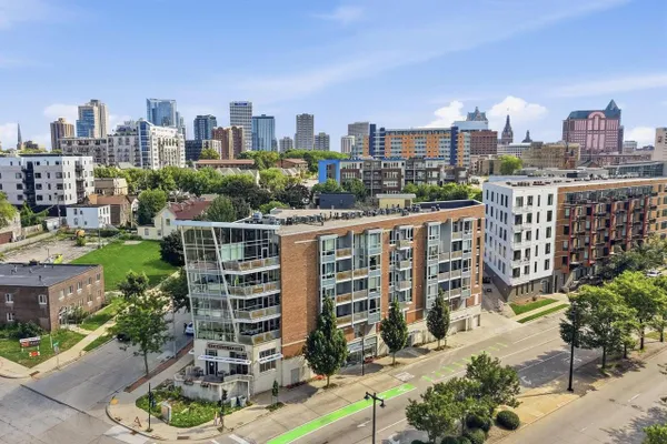 1541 N JEFFERSON ST 304