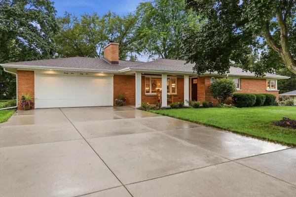 2445 BUENA VISTA DR