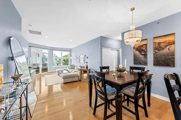 1619 N FARWELL AVE 108