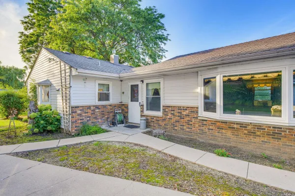 W160N9756 COLONIAL DR