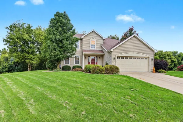 7 WOODRIDGE LN