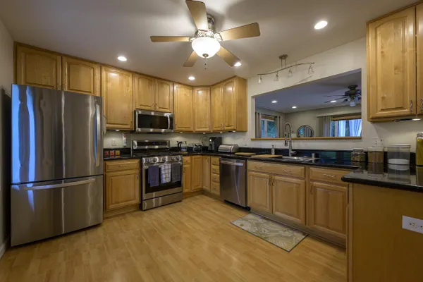 W262S3250 RIDGE RD
