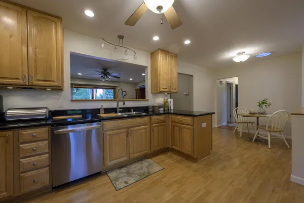 W262S3250 RIDGE RD