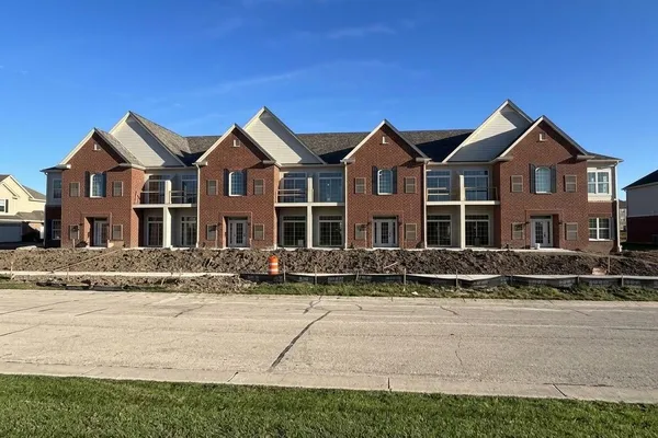 2380 W COLONIAL WOODS DR 203