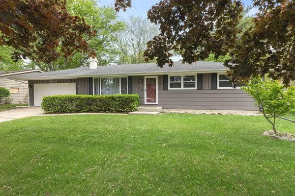 810 SUFFOLK DR