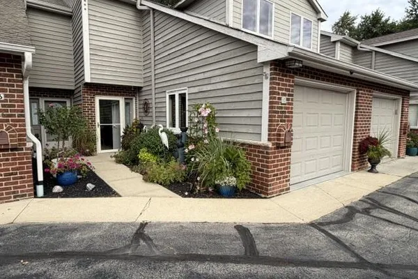 240 MARINA CT 17