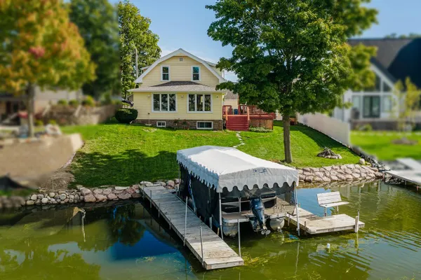 W186S7577 KINGSTON DR