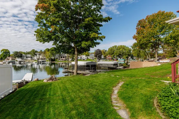 W186S7577 KINGSTON DR