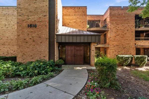 1818 E SHOREWOOD BLVD 313