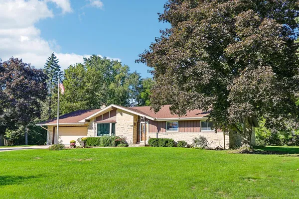 1555 VALLEY RIDGE DR