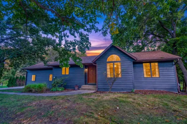 8062 BURR OAK TRL
