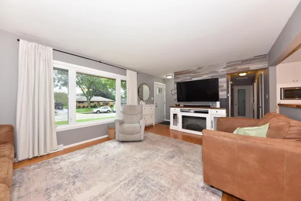 W150N8342 SAXONY DR