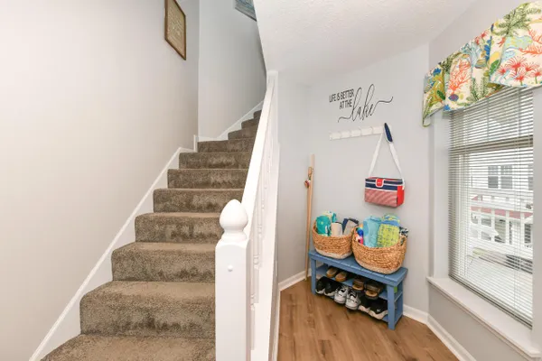 2226 LANDINGS LN