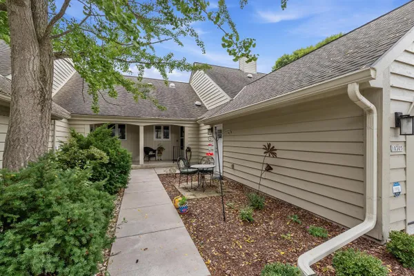 10305 N ADAMS CT