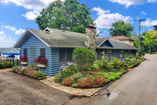 264 W PARK DR