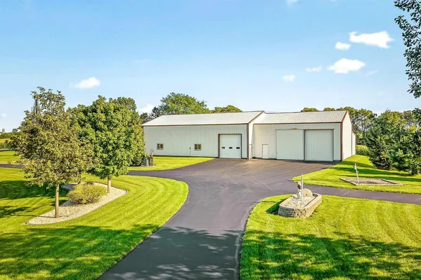 11056 CENTER RD