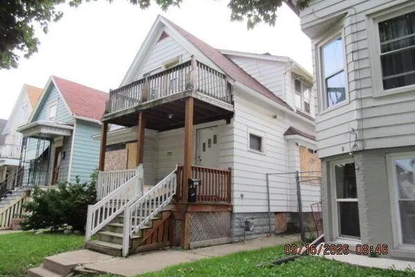 2424 W MAPLE ST