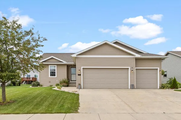 2102 CARL AVE