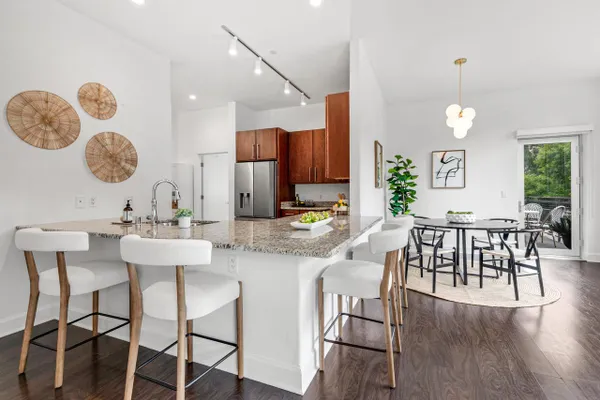 1111 N MARSHALL ST 305
