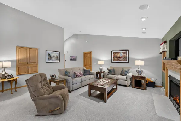 520 GREEN VALLEY DR