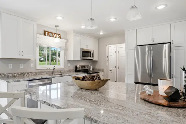 14465 LINDSAY DR