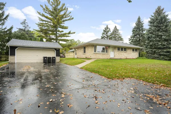 725 S BOBOLINK DR